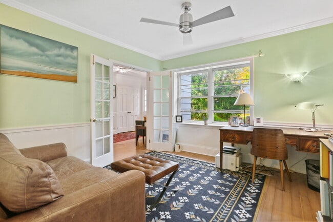 Building Photo - 9 Edgehill Dr