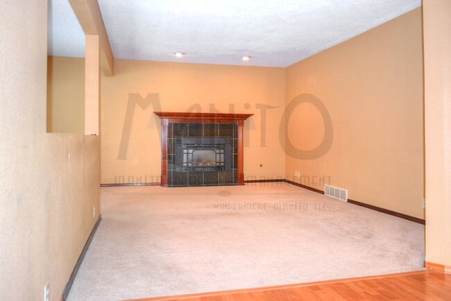 Building Photo - **COMING SOON** Spacious Wandermere Area Home