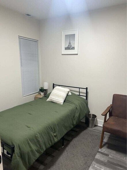 Building Photo - 2344 S Ridgeway Ave