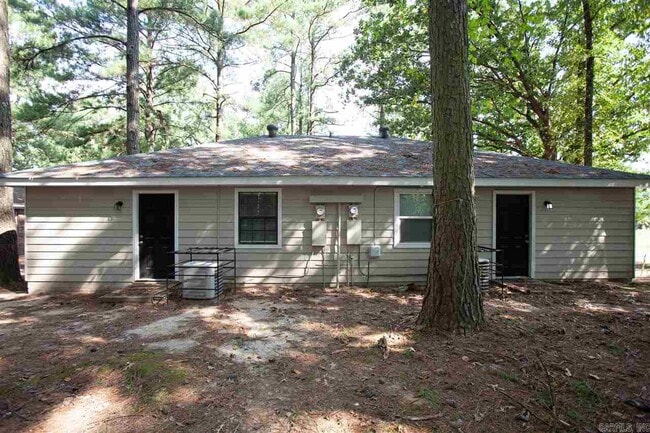 Building Photo - 302 Bellevue Cir