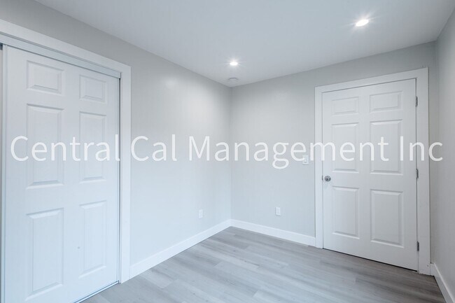 Building Photo - 341 Laurel Ave