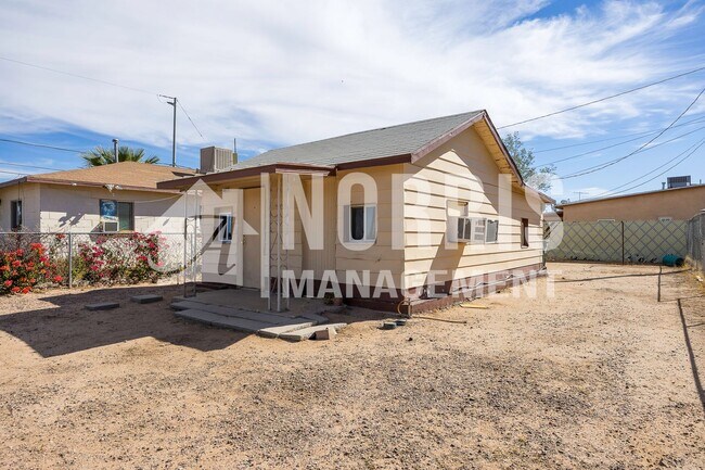 Building Photo - Cute and Cozy Home