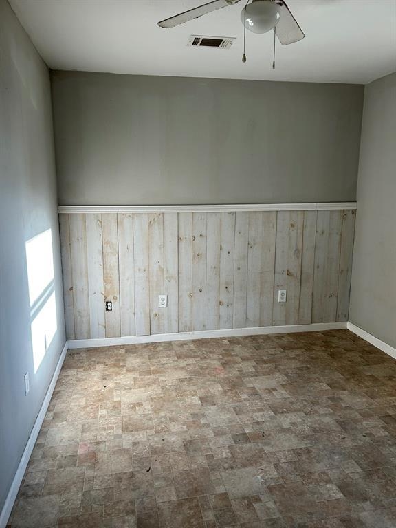 Building Photo - 2100 N Farm to Market 1486