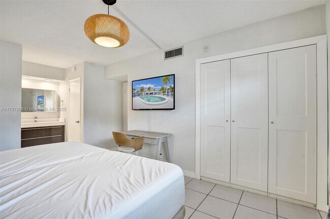 Building Photo - 450 Paradise Isle Blvd