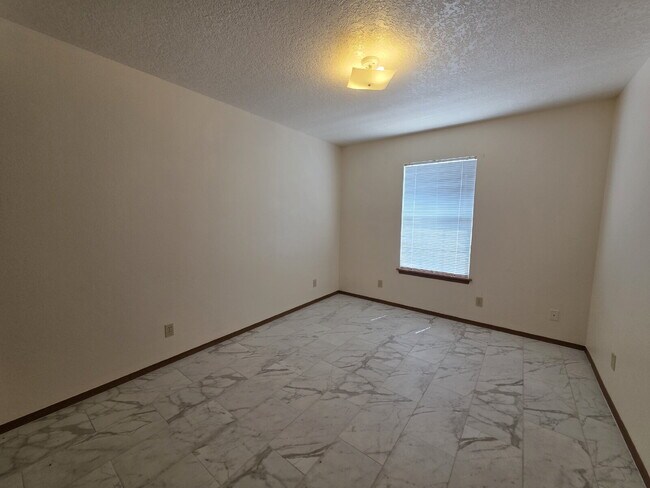Building Photo - 2723 Kasey Ave