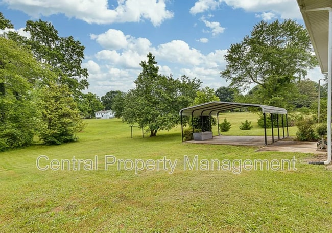 Building Photo - 1126 N Hwy 25 Bypass