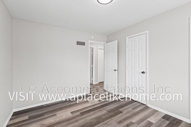 Building Photo - 3609 W 47th St