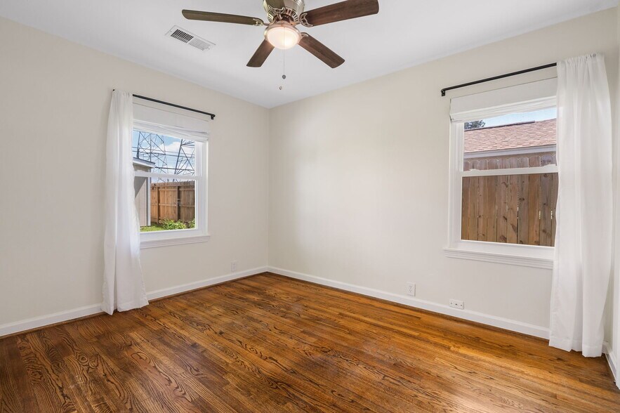 Building Photo - 2206 Stonecrest Dr