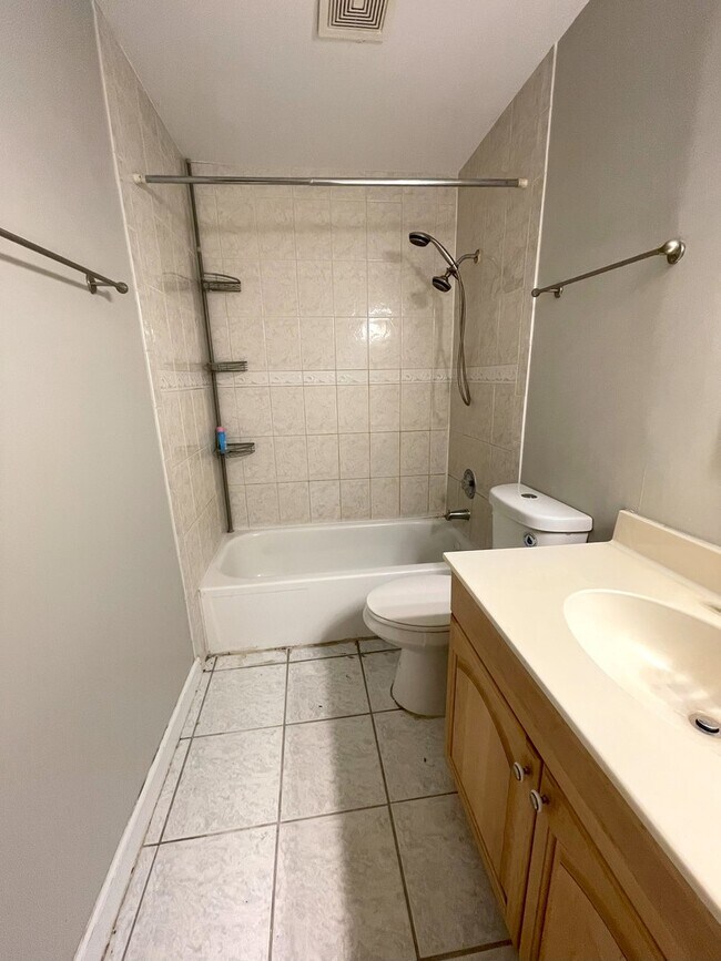 Building Photo - 6170 Knoll Ln Ct