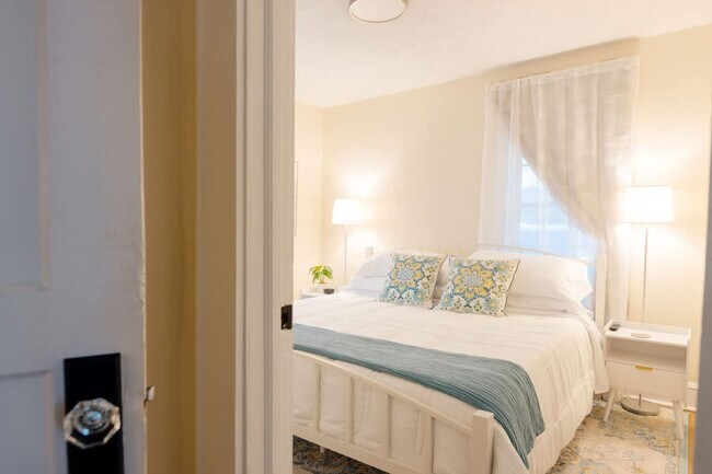 Building Photo - 217 Highland Ave