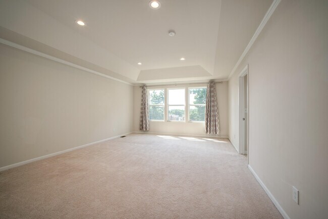 Building Photo - 2825 Dillon Dr