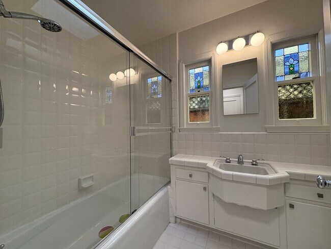 Building Photo - Beautifully Updated 4BD/2BA Single-Family Home in Palo Alto