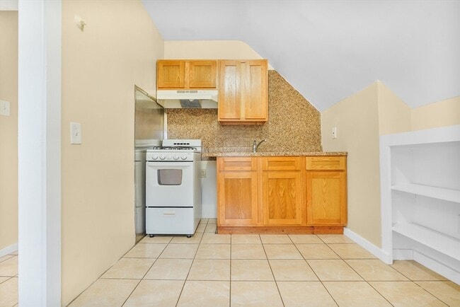 Building Photo - 94 Rockland St