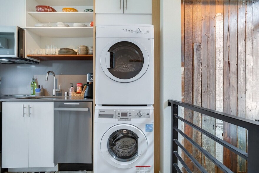 Building Photo - 3843 20th Ave SW