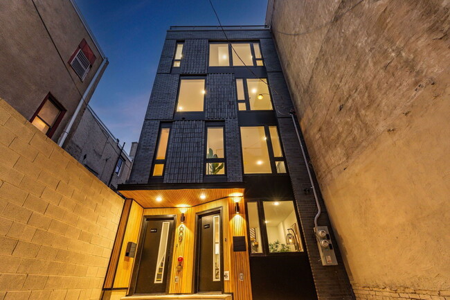 Building Photo - 609 S Orianna St