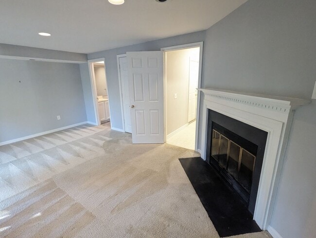 Building Photo - END UNIT townhouse in Ballenger Creek neig...