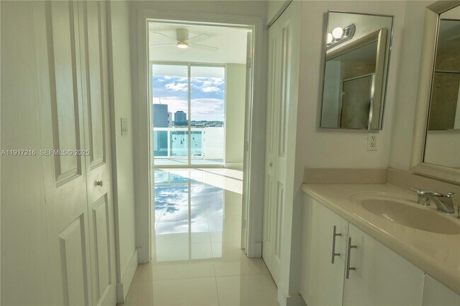 Building Photo - 7900 Harbor Island Dr