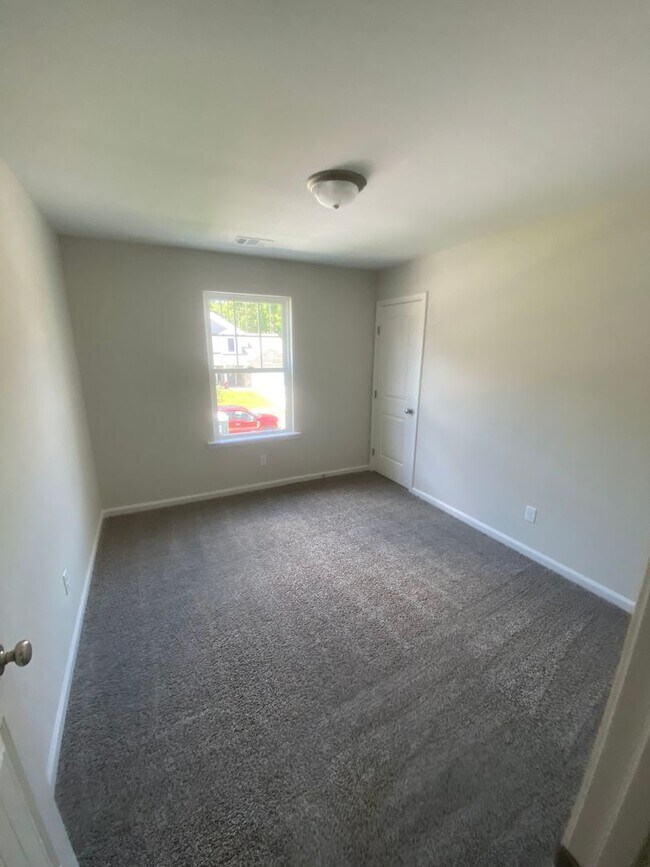 Building Photo - 5 bedroom, 3 bath home in Savannah,Ga for ...