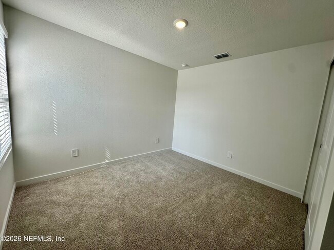 Building Photo - 166 Yellowstone Dr