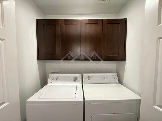 Building Photo - 1445 E Broadway Rd