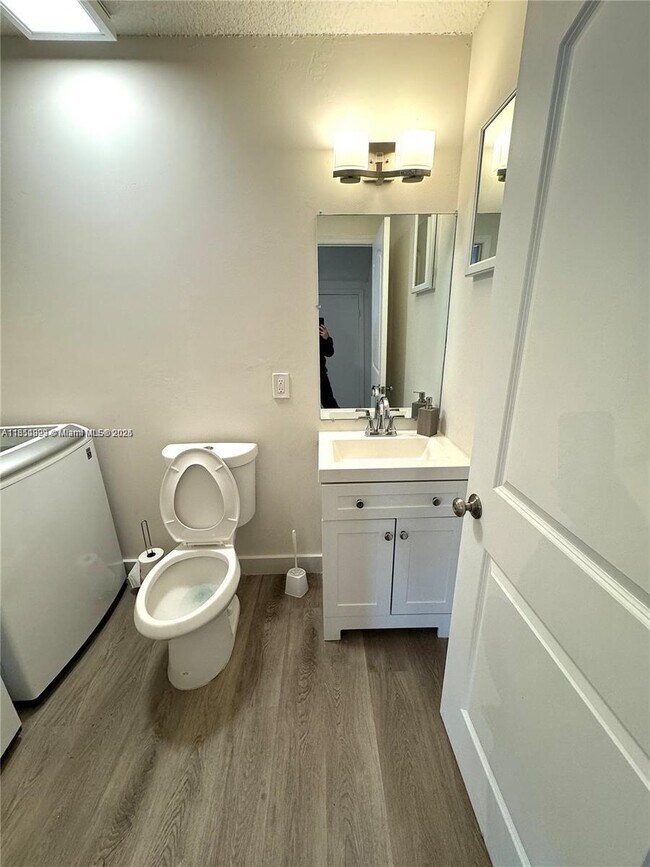 Building Photo - 4303 Inlet Cir