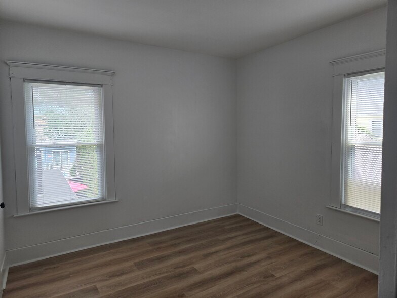 Building Photo - 2425 Niagara St