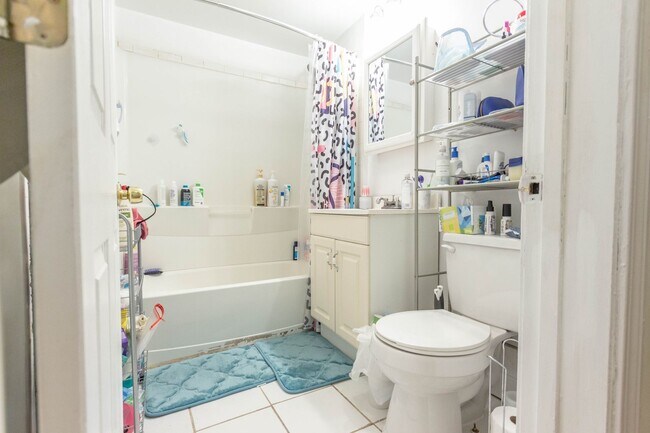 Building Photo - Brookline 3bed / 1bath near BU available September 2026