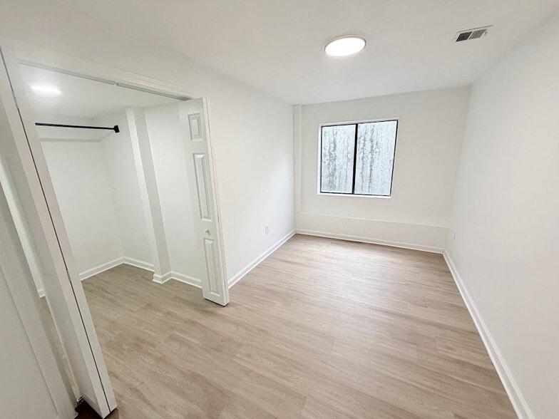 Building Photo - 9802 E Boston Cir