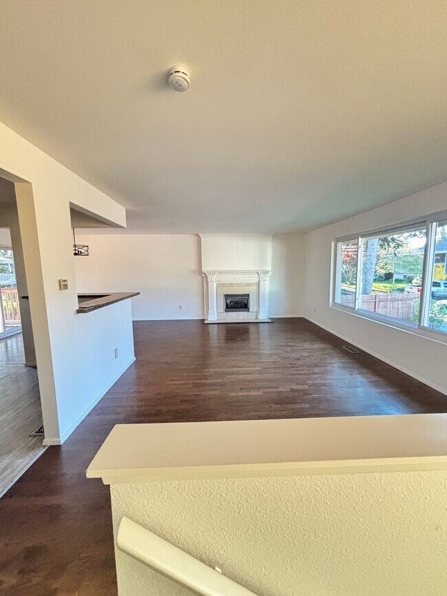 Building Photo - Gorgeous 4-Bd House | Huge Deck, Huge Fenced Yard, & Bonus Room!