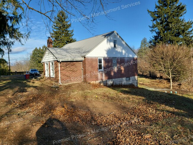 Building Photo - 1390 Barclay Hill Rd