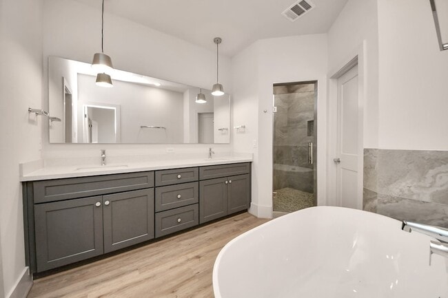 Building Photo - 1044 Homer St