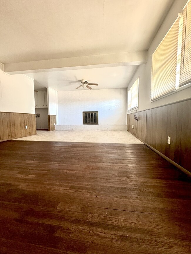 Building Photo - 2904 S Fairfield St