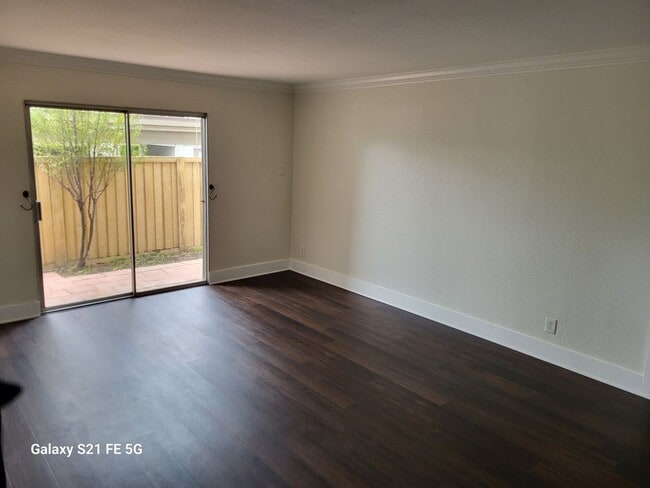 Building Photo - NEW PRICE REDUCTION!!! Beautiful Condo: 3 ...