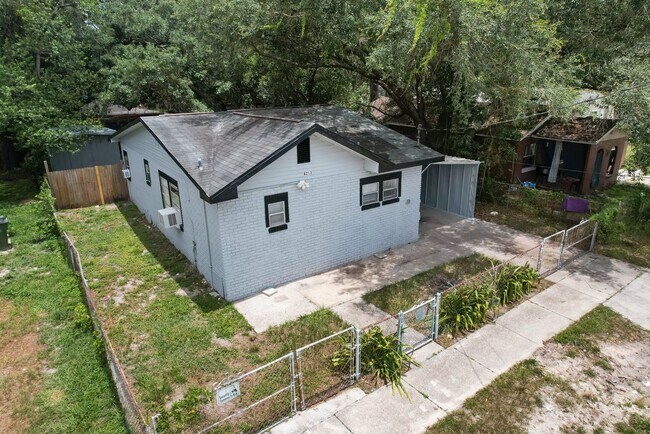 Building Photo - 3/2 NEWLY  ****MOVE IN READY**** Apply Today for just $75****$1795 per month ** Move in by Decemb...