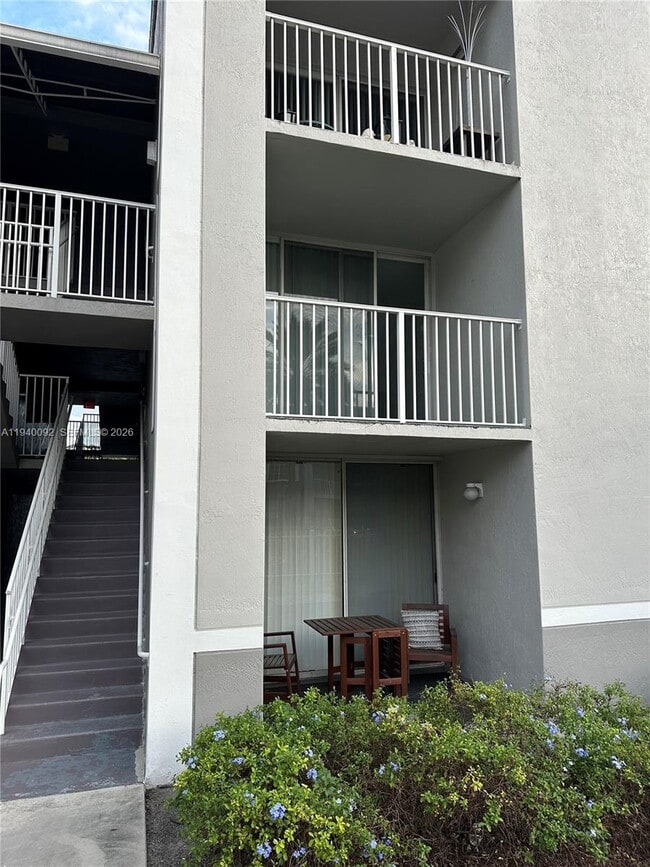 Building Photo - 620 SW 111th Ave