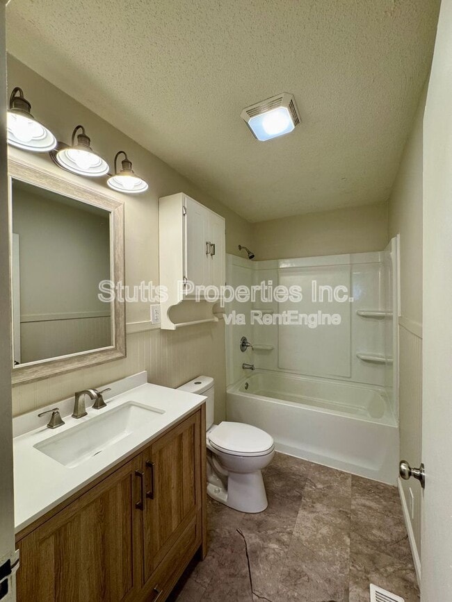 Building Photo - 1305 E 34th St