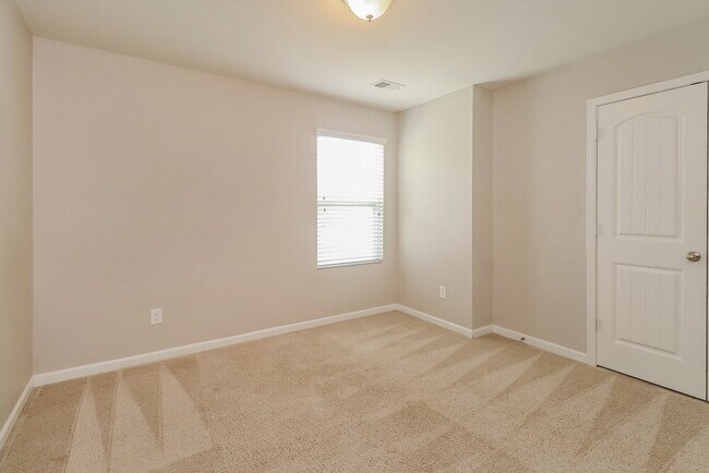 Building Photo - 516 Knothole Ln