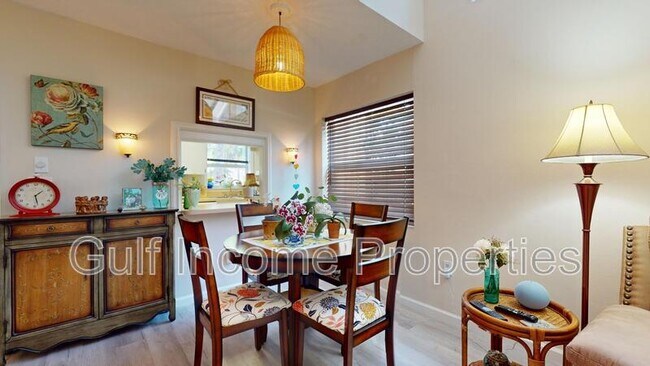 Building Photo - 5037 Village Garden Dr