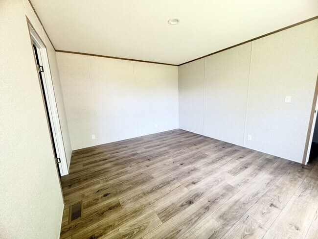 Building Photo - 4514 San Juan Dr S