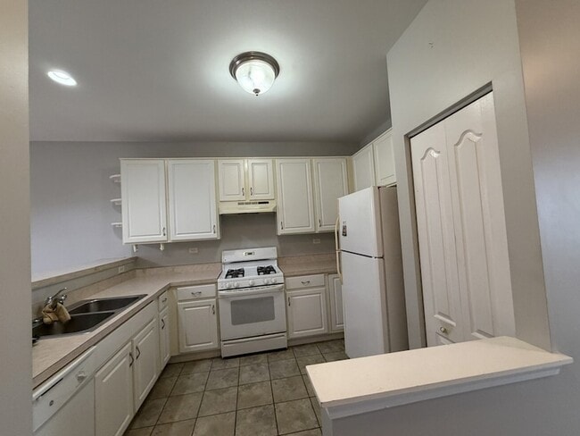 Building Photo - 1225 Brookdale Dr