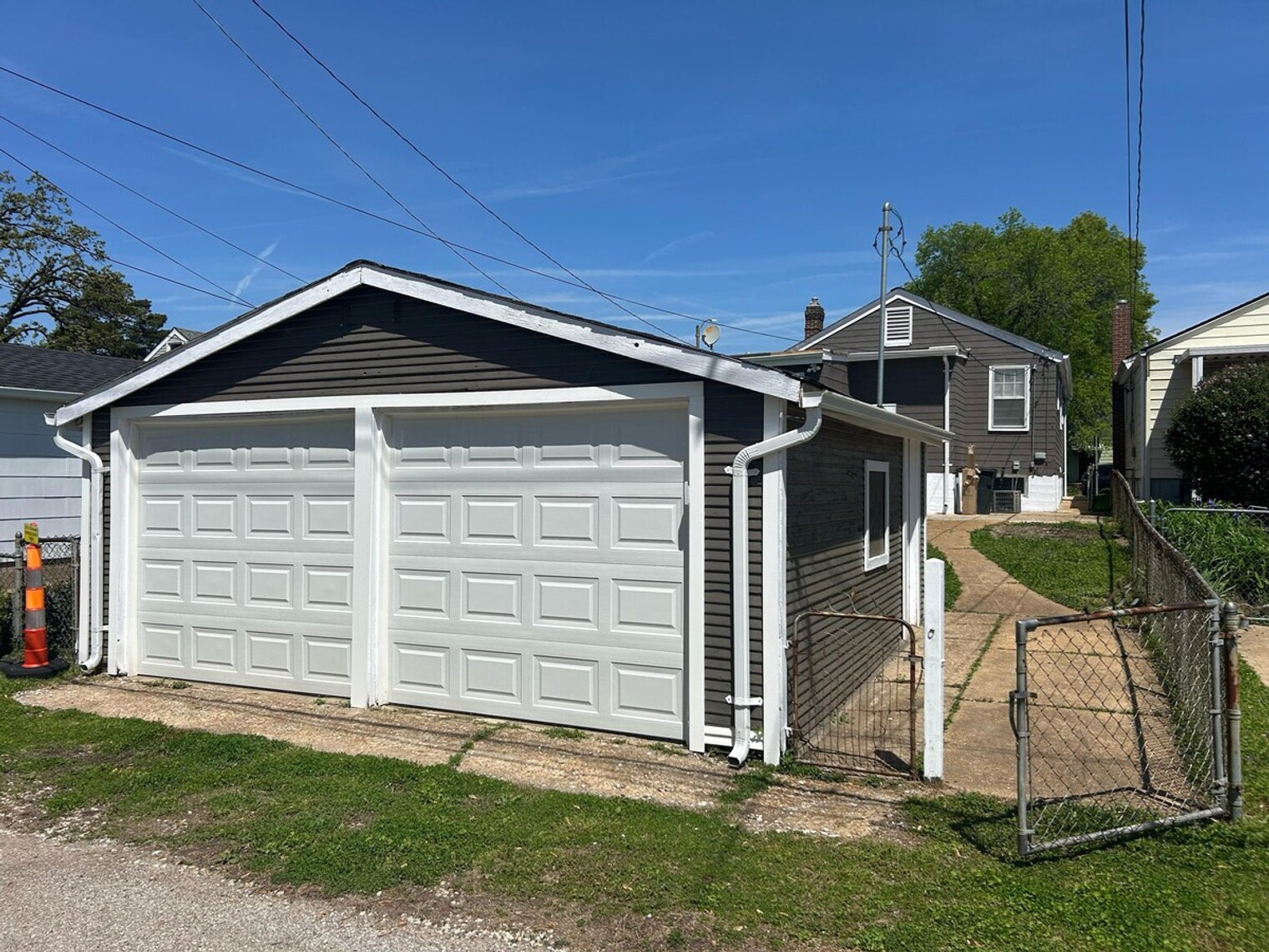 Building Photo - 6042 Fyler Ave