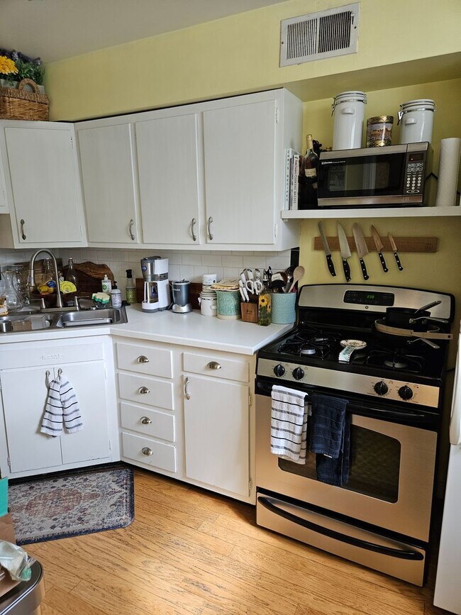 Building Photo - Mount Vernon Condos - Large 2BR/1.5BA Home...