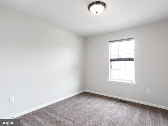 Building Photo - 20 Delano Dr