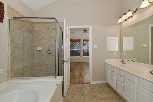 Building Photo - 35 Ebony Oaks Pl