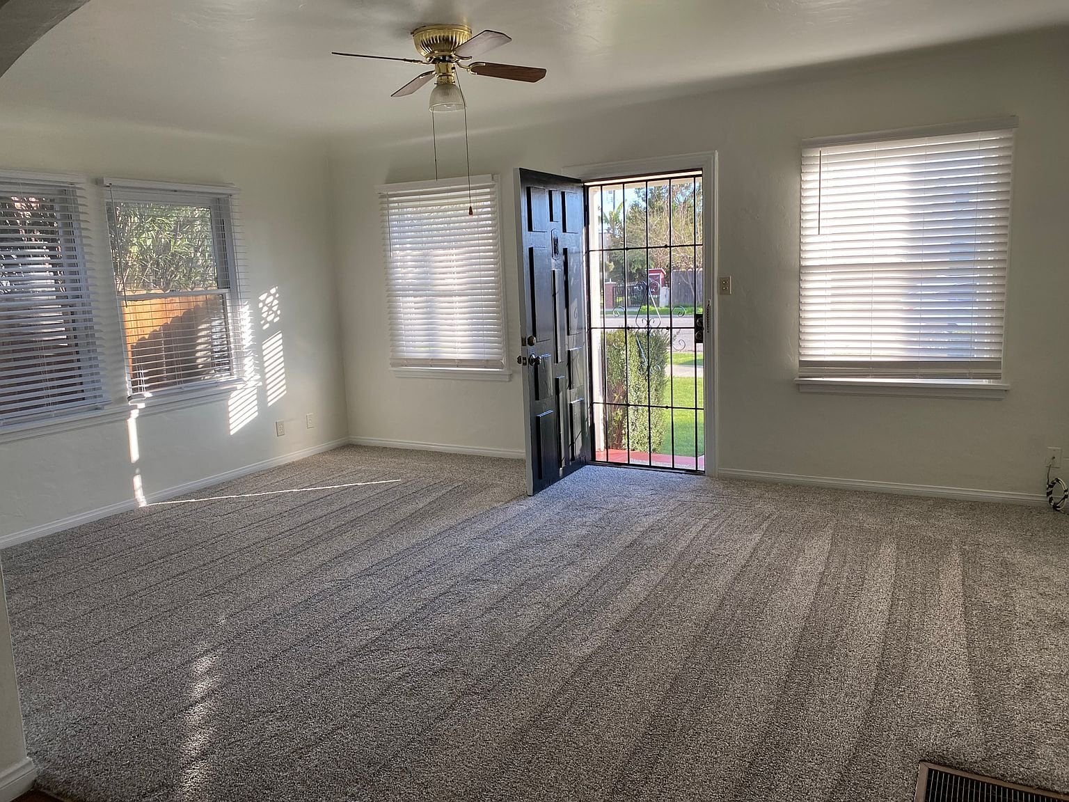 Building Photo - 400 Jefferson St