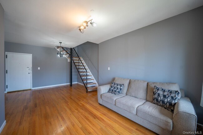 Building Photo - 175-24-17589 89th Ave