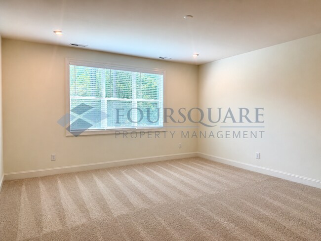 Building Photo - Beautiful  3-Bedroom Home with Loft, Screened Deck & Fenced Backyard – Convenient to Duke Univers...