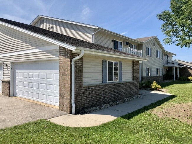 Building Photo - 451 Linden Dr