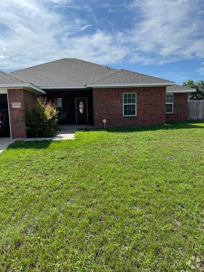 Building Photo - Spacious 4 Bed 2 Bath! Mesa School District!