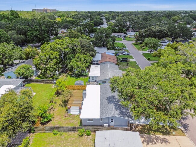 Building Photo - 528 Manor Dr